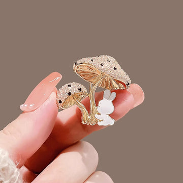XSB147 - Floral Mushroom Saree Brooch
